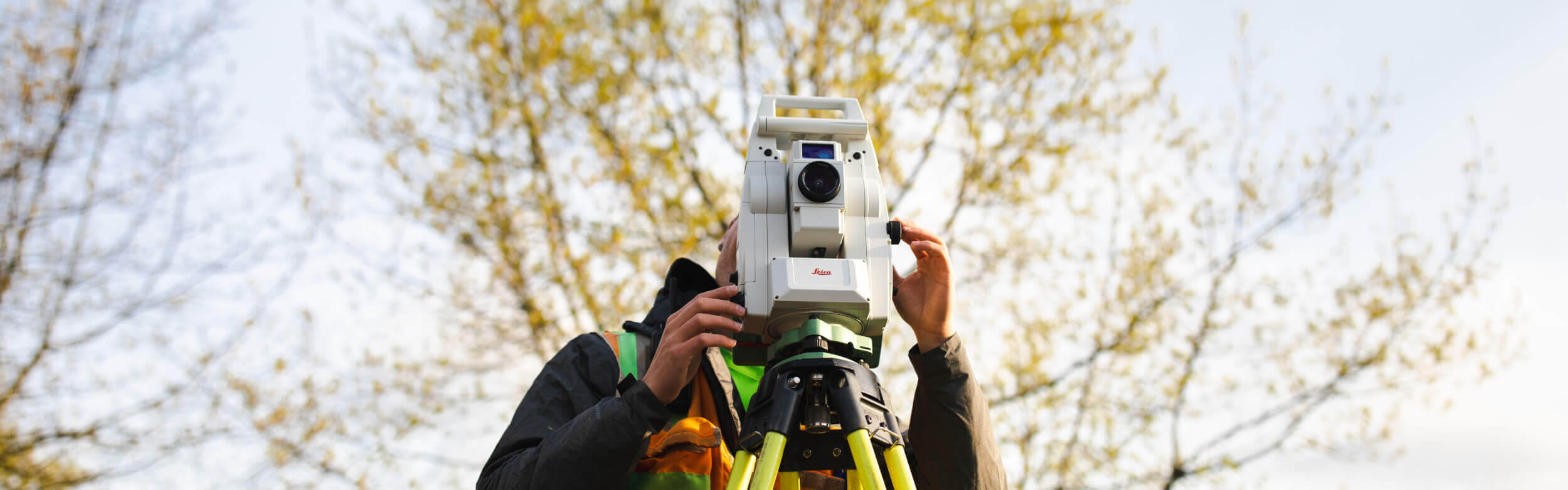 field-surveyor-working